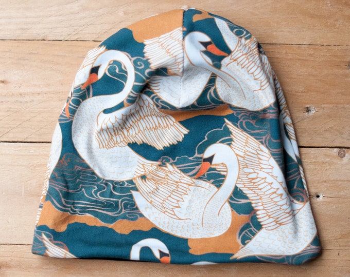 Beanie Mütze aus Bio-Baumwolle mit Schwanen Motiv und blauem Samt Futter -  warm und zum krempeln