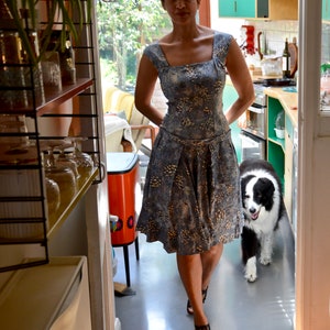 1950s grey-blue silk dress with a floral print in white, green, grey. Waist 27". Small. Cocktail party. Spring Summer. Excellent condition.