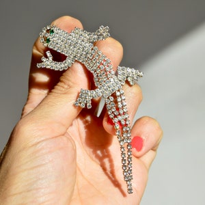 1970s/1980s articulated diamante lizard brooch with emerald green eyes. Rhinestone sparser. Gecko. Reptile. Snake. Salamander. Kinetic.