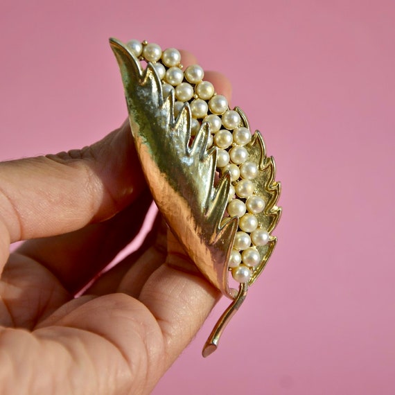 1960s Goldtone, three-dimensional leaf brooch wit… - image 2