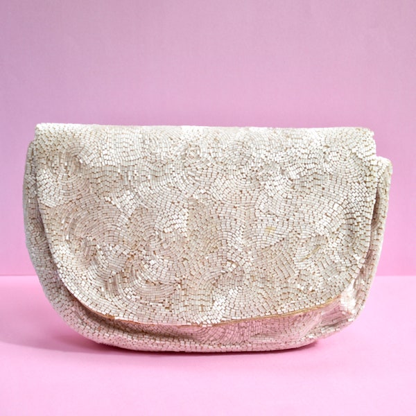1920s/1930s antique Art Deco microbeaded clutch purse with finger strap. Made in France.