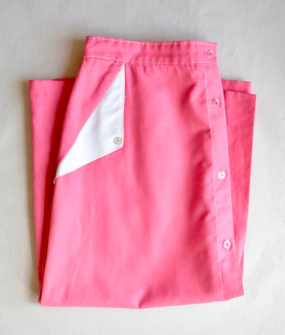 1980s bubblegum pink skirt with white New Wave de… - image 3