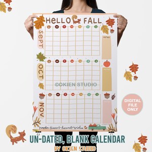 Könnte beinhalten: Ein undatierter, leerer Kalender mit Herbstthema und Illustrationen von Blättern, Eicheln, einem Eichhörnchen und einem Kürbis. Der Kalender ist in drei Abschnitte für September, Oktober und November unterteilt, mit Platz für Notizen und einem Titel, der "Hello Fall" lautet.