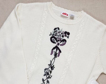 Embroidered White Sweater 90s/ White Sweater with Floral Embroideries/ Scalloped Line/ Romantic Knit Sweater/ Floral Pattern Sweater/ m-l