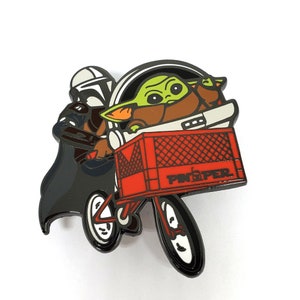 Mando en kind rijden in Sky emaille pin