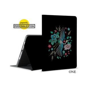 Folio-Hülle für iPad mit automatischer Schlaf-/Weckfunktion, Apple Pencil-Halterung und Ständer für iPad 9., 11 Pro, 12,9, 11, 10,9, 10,2 und 9,7 Mini mit Stickerei