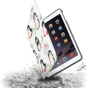 Folio personnalisé Étui iPad Réveil Réveil Porte-crayon Apple Housse de support pour 2022 Pro 12.9 Pro 11 10.9 10.2 9.7 Mini 5 Animal souriant image 10