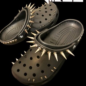 black spiked crocs