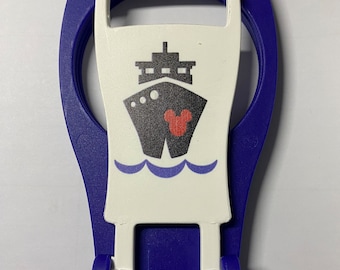 Boat_Red Mickey head Cup Carrier on blue