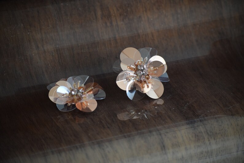 This beautiful Beige Crystal shoe clips is a lovely accessory Iirs Shoe Flower perfect for a party or wedding or everyday use.