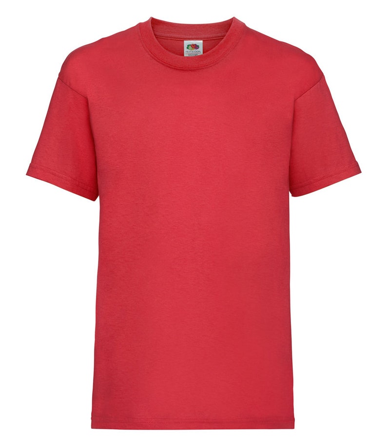 K&ouml;nnte beinhalten: Ein einfarbiges rotes T-Shirt mit kurzen &Auml;rmeln.