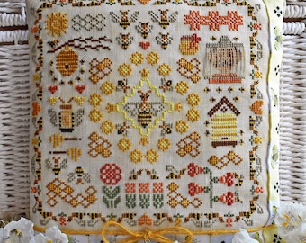 Queen Bee Cross Stitch Pattern PDF / Summer Primitive Summer Sampler / by StitchyPrincess Ukraine