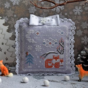Winter Foxes cross stitch pattern PDF / Primitive sampler / let it snow / StitchyPrincess