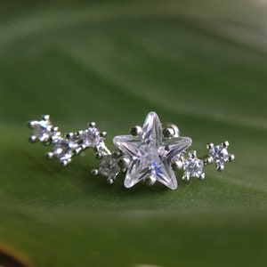 スターイヤリング、軟骨イヤリング ヘリックスイヤリング ヘリックスピアス 軟骨スタッド 軟骨ピアス、フラワーイヤリング