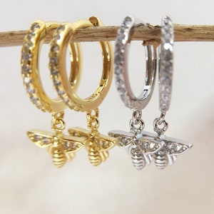 Pair-Honey Bee Dangle Hoops,Dainty Gold Bee Hoop Earrings,Gold Huggie Hoops with Bee Charm, Minimalist Hoops, Animal Hoops, Best Gift