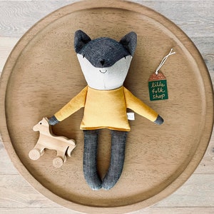 Wolfson muñeco de peluche de lino con lobo gris imagen 3