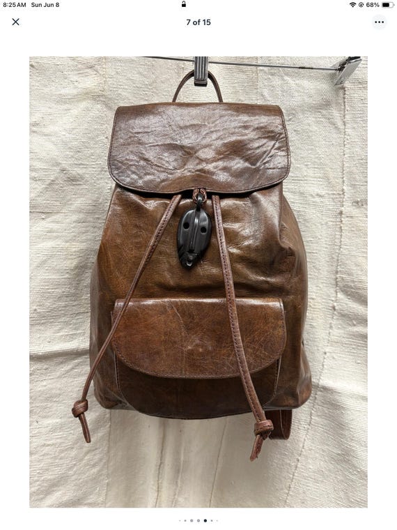 Mochila de cuero marrón, bolsillo de cuero con adorno de cara de