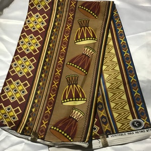 Afrikanischer bedruckter Stoff, braun, beige, gold, Trommeln **[2 yard minimum]**
