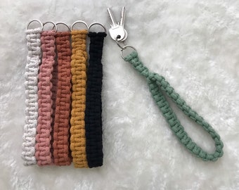 キーチェーン ショート / 柔らかいリサイクルコットンで作られたマクラメ / 他の色もご用意しています