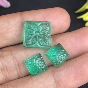 Natural Green Emerald Carving Handmade Carved Gemstone For Jewelry Making For Earrings , Charm pendant Emerald Gemstone Anniversary Gift