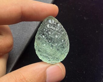 Escultura em fluorita verde natural para confecção de pingentes (34x25x12mm)