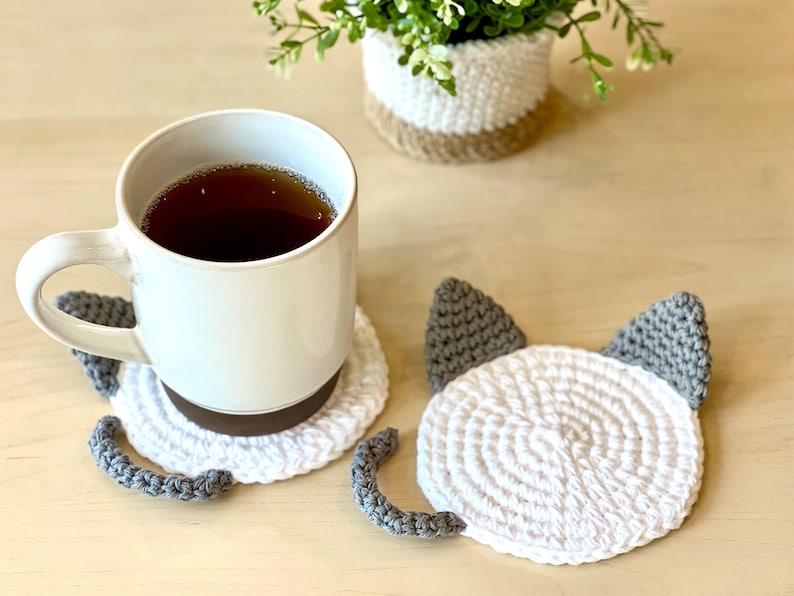 Cat Coaster 1 piece Bicolor Series Hand-crocheted 100% Cotton Cute Kawaii Home Decor Minimalistic Kitty Mug Rug Cat Lovers Gift image 9