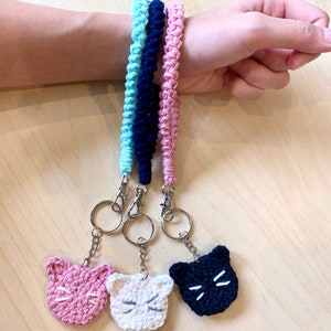 Crochet PATTERN: Cat Keychain Wristlet Instant Download PDF Minimalist Kitty Key Ring One Hour Scrap Yarn Project Cat Lover Gift zdjęcie 7