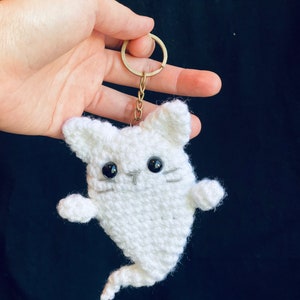 Ganchillo, 2 tamaños: Muñeco de bolsillo de gato Amigurumi / Decoración espeluznante de Halloween / Guirnalda de fantasmas de Halloween / Llavero de gato / Broche de gatito / Regalo para amantes de los gatos imagen 4