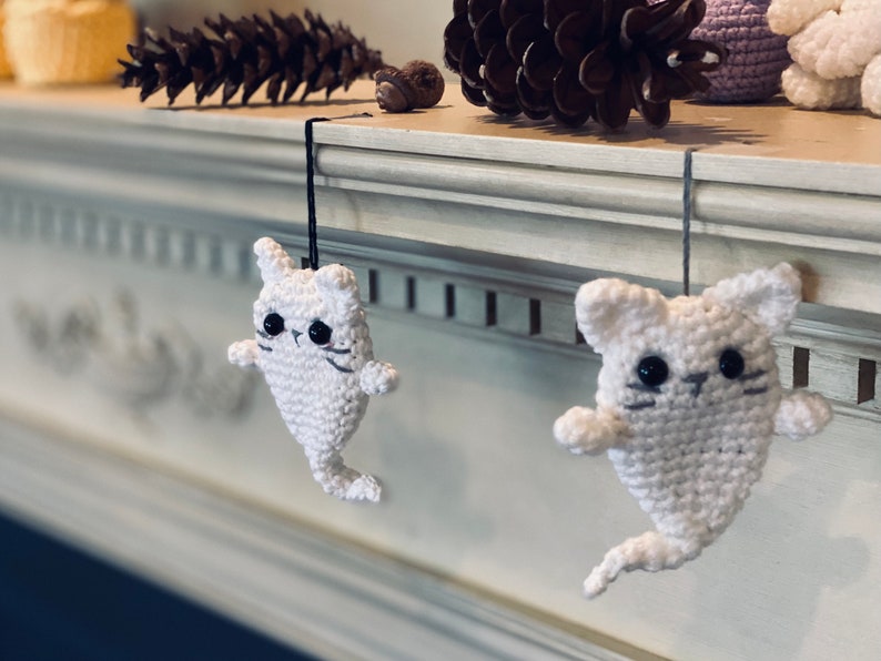 Ganchillo, 2 tamaños: Muñeco de bolsillo de gato Amigurumi / Decoración espeluznante de Halloween / Guirnalda de fantasmas de Halloween / Llavero de gato / Broche de gatito / Regalo para amantes de los gatos imagen 7