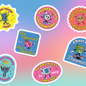 Folha engraçada da etiqueta da mascote de Neurospicy de <br> Entrega Rápida? Neurodivergente retro, TDAH, autismo Adesivos Em Formato Redondos de <br> Entrega Rápida? Presente engraçado para neurodivergente, TDAH e autismo