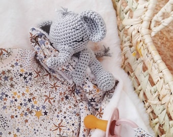 Doudou plat personnalisé, Éléphant  au crochet, Attache tétine, Doudou câlin, Cadeau naissance, Coloris disponibles ...