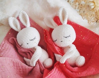 Doudou plat personnalisé, Lapin au crochet, Attache tétine, Doudou câlin, Prenom brodé, Cadeau naissance, Coloris disponibles ...