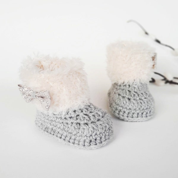 Baby girl fur booties, Bow Liberty, Newborn Girl gift, 0-3 months / Chaussons boots bébé fille, Noeud Liberty, 0-3 mois, Cadeau naissance