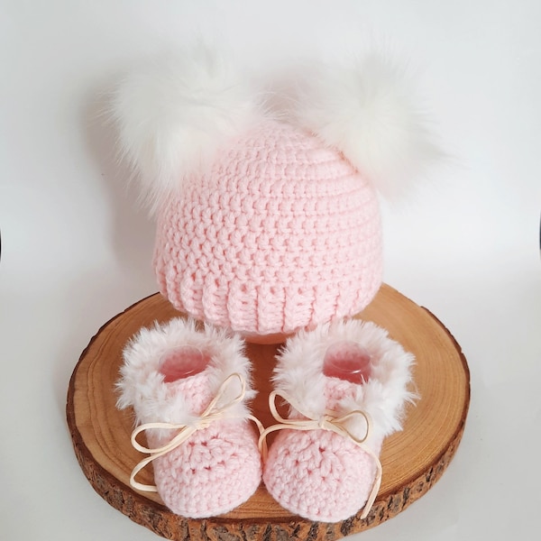Baby girl gift set 2pcs, Baby fur booties, Beanie fur pompon hat, 0-12 months, Baby shower,Birthday, New parents gift, More colors available