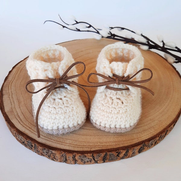 Unisex baby crochet booties, Baby boy or girl boots,  0-12 months, Christmas baby gift // Unisex bottines bébé 0-12mois, Christmas baby gift