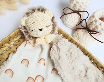 Coffret Naissance, Doudou Lion, Chaussons Bébé, Cadeau Baby shower