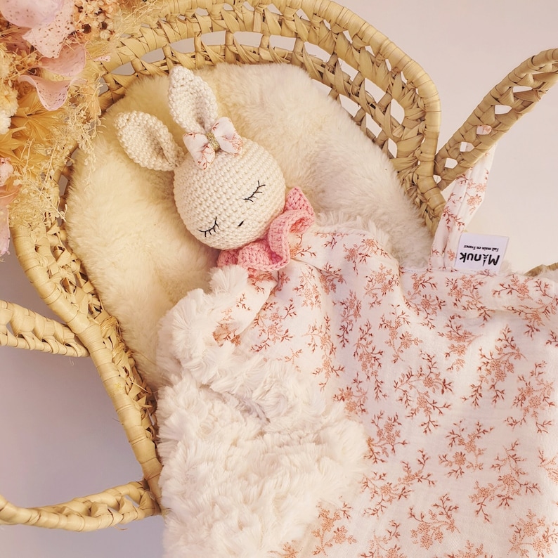 Doudou Lapin Personnalisé, Doudou Plat, Idée cadeau naissance, Cadeau bébé image 1