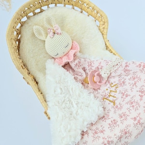 Doudou Lapin Personnalisé, Doudou Plat, Idée cadeau naissance, Cadeau bébé image 1