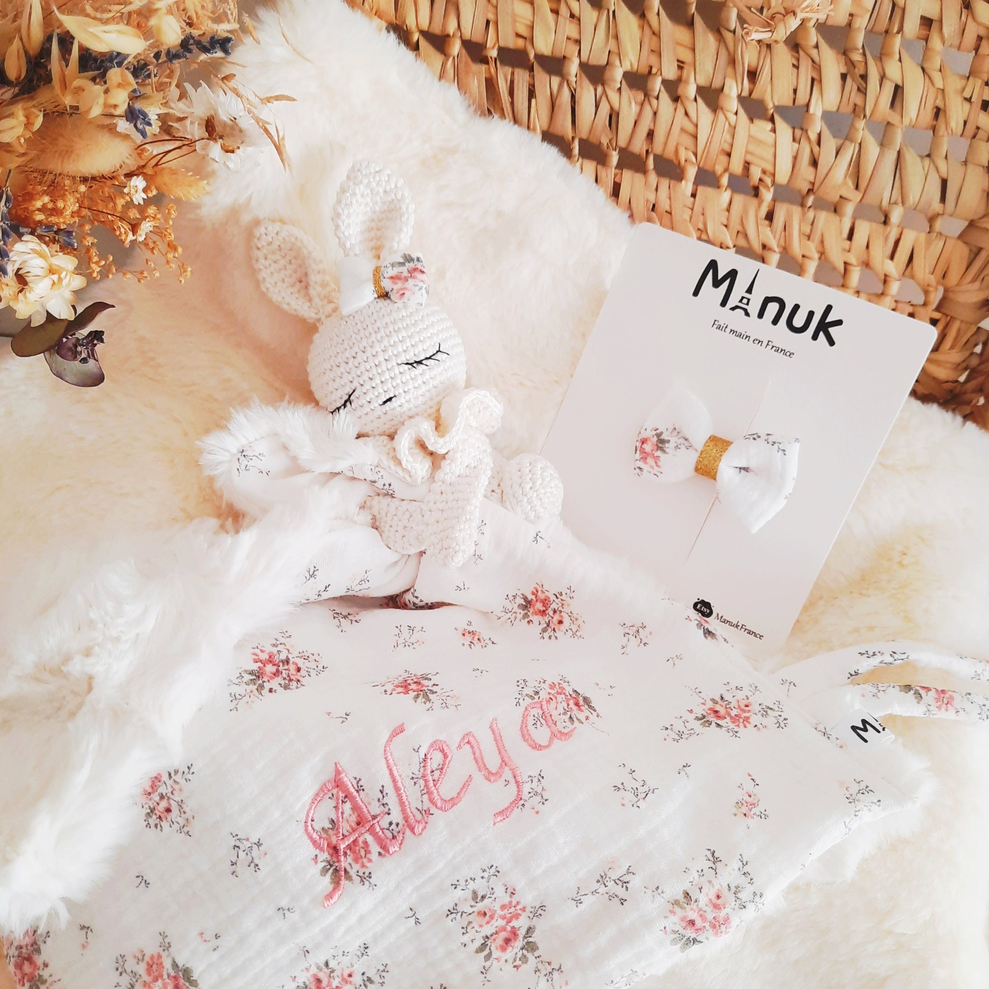 Coffret Cadeau Naissance Bébé Fille Garçon CHANSENY - Doudou Lapin, Bavoir, Attache-Tétine, Anneau Bois, Pochette