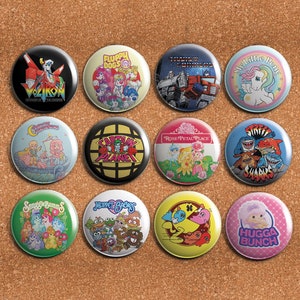 Zestaw guzików lub magnesów 1,75" z kreskówek retro z lat 80. - Pinback - Nostalgia (Kapitan Planeta, Uliczny Rekin, My Little Pony, Miejsce płatków róż, Pac-Man)