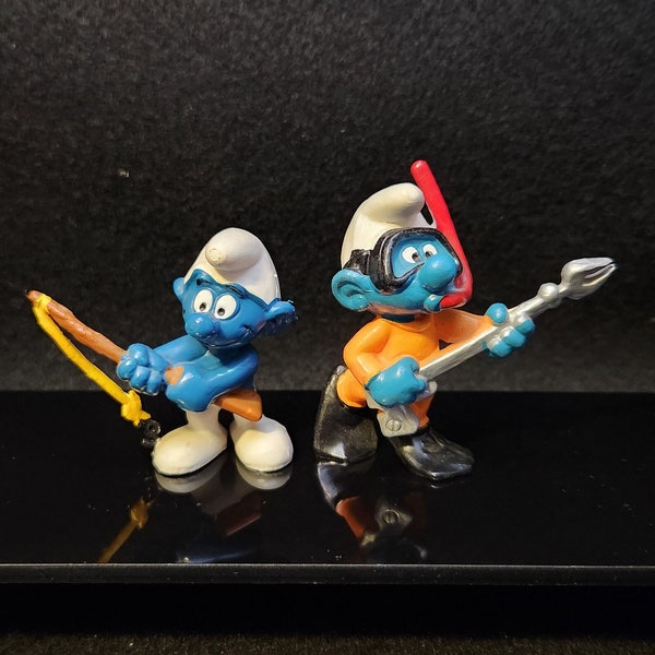 2 Fishing Smurfs (Frogman w/ Spear) Smurf Village Figurines (20120 & 20101) Schleich Miniature PVC - Vintage Peyo Mini Figure Toys