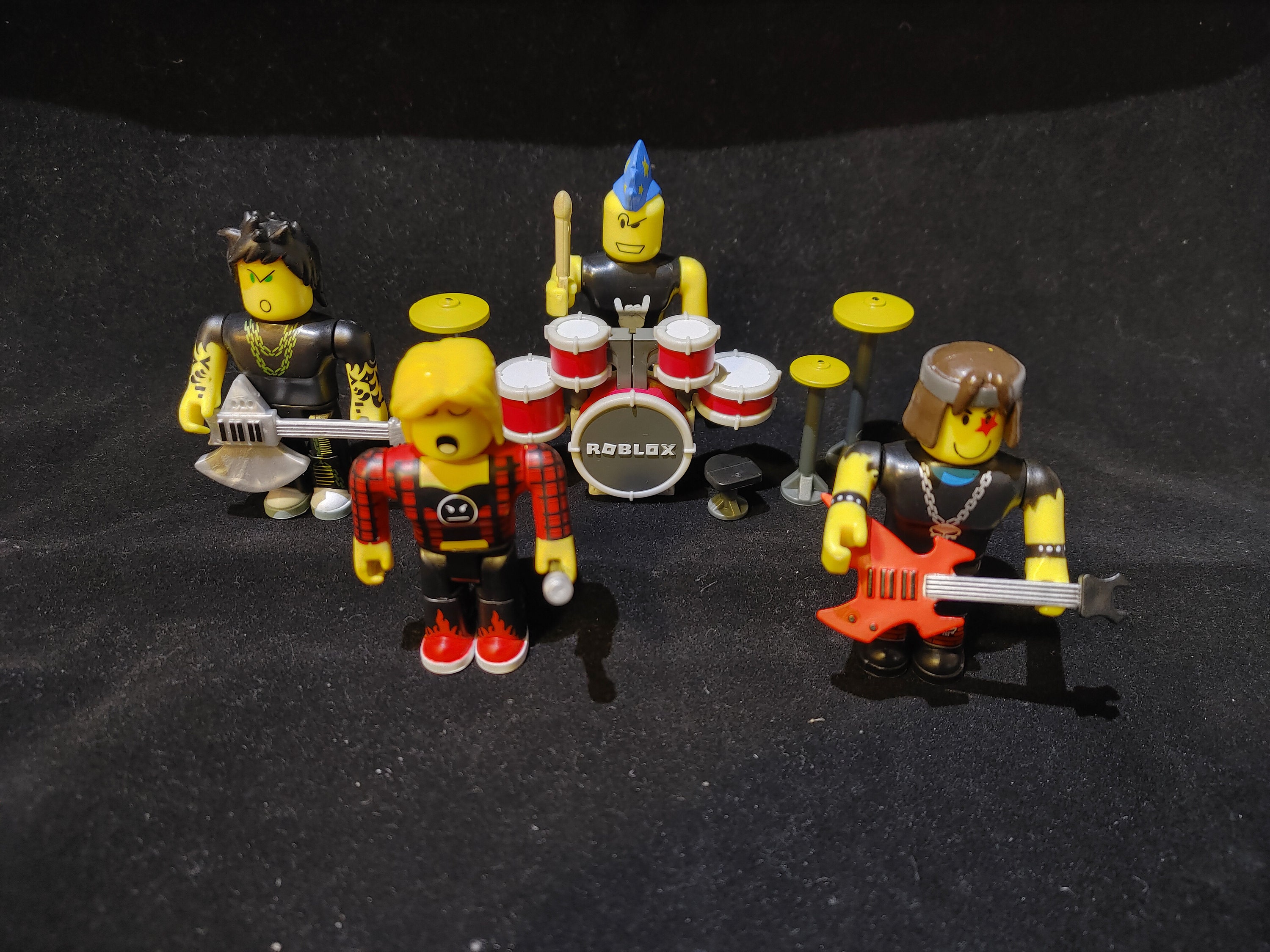 Roblox punk rockers mix & match conjunto de 7cm de pvc suite bonecas  meninos modelo de brinquedos de figuras de meninas coleção de presentes de  natal para crianças comprar - Brinquedos E