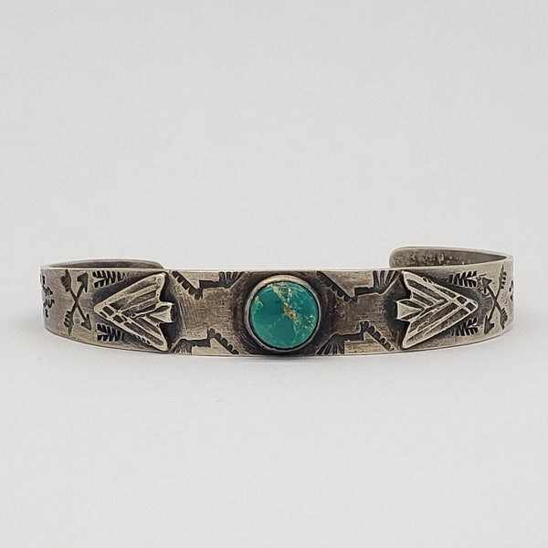 Vintage Southwestern Native American Navajo Style Solid Silver Green Turquoise Arrowhead Cuff Bracelet 3/8" wide 9.3 grams MH-4426 SB