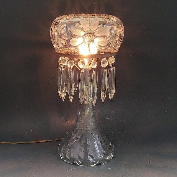 Antique American Brilliant Period Wheel-cut Glass Boudoir Electric Lamp circa 1910s-1920s MH-4857 M