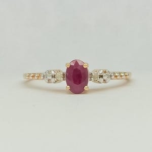 Estate Genuine Oval Cut Ruby & Diamond Accent 10K Solid Gold Ring 1.75 grams size 8 MH-6720