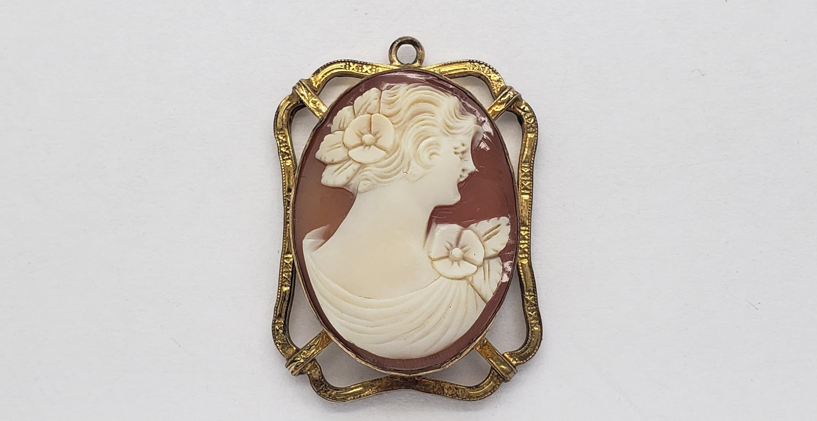 Mid-century AMCO 1/20 10K Gold-filled Cameo Shell Photo Locket