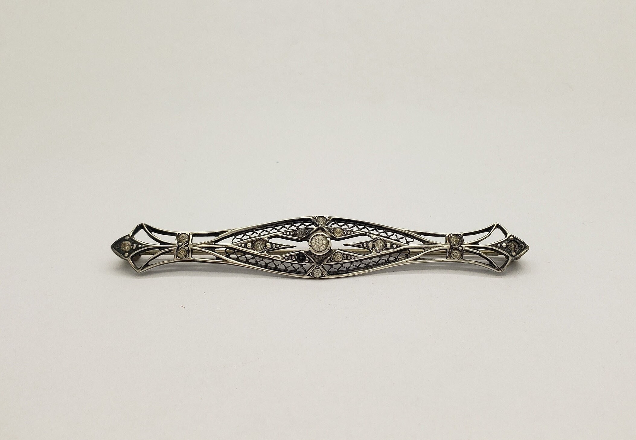 broche ancienne barrette art déco couleur argent fermoir pompe bijou