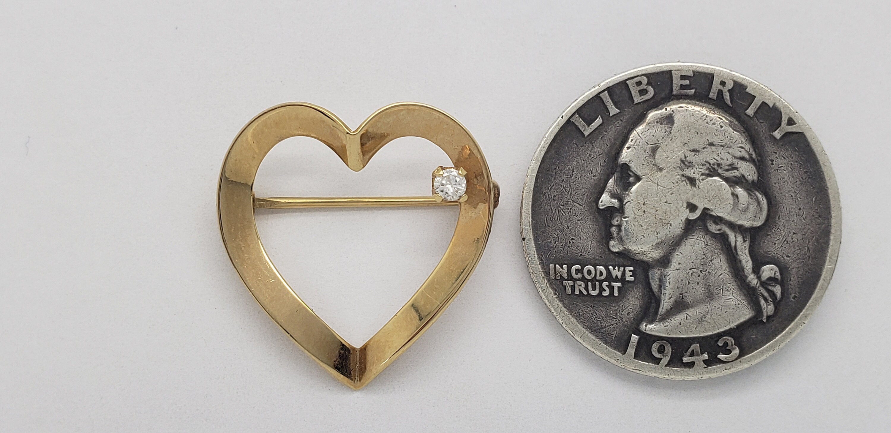 damie♡ Vintage 14K Solid Gold Genuine Diamond Ladies Heart Brooch