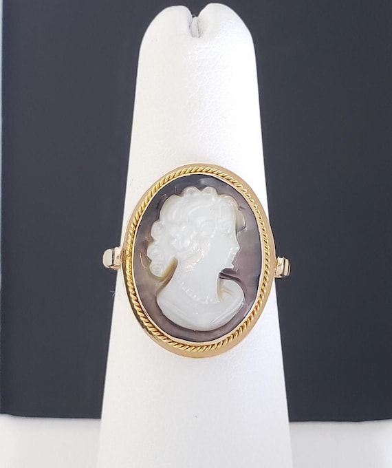 Estate Antique Abalone Mother of Pearl Shell Carved Oval Cameo Ornate 14K Solid Gold Ring 2.22 grams size 5-3/4 MH-6584