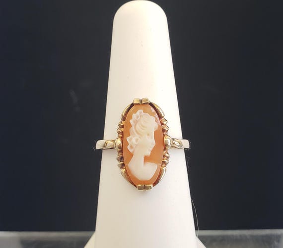 Antique Cameo Shell Elongated Oval 10K Solid Gold Ring 2.82 grams size 6-1/4 circa 1900s-1910s MH-5927